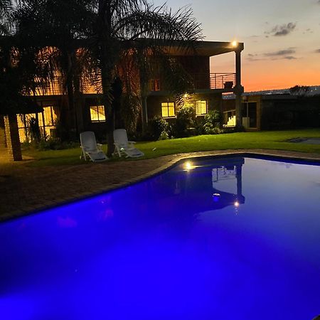C And C Guest House/ Bed And Breakfast Pretoria-Noord Exterior foto